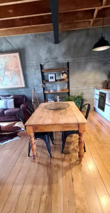 Apartment 4 - Haddin Court - Chic Ny Loft Style ブレナム エクステリア 写真