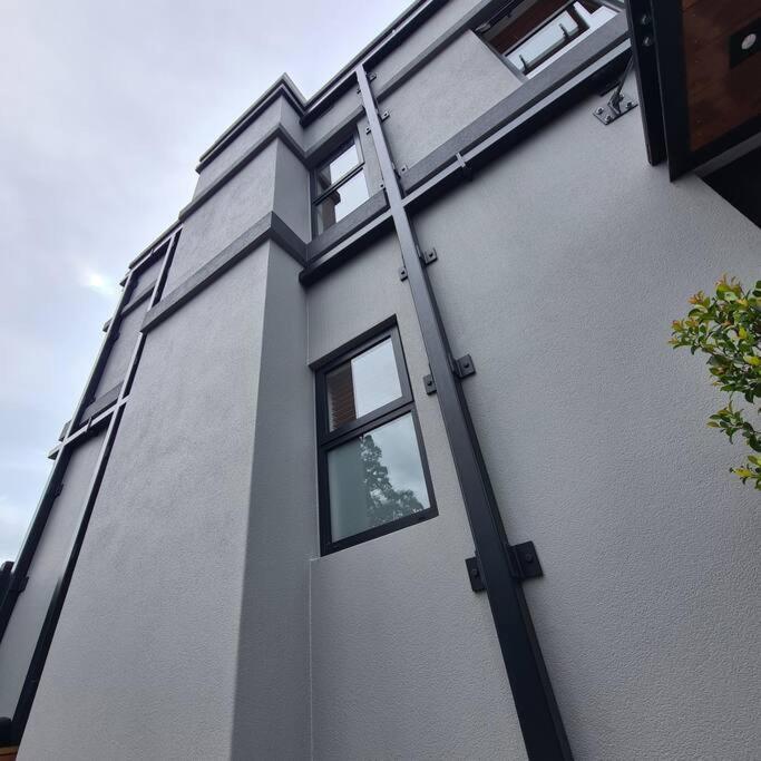 Apartment 4 - Haddin Court - Chic Ny Loft Style ブレナム エクステリア 写真
