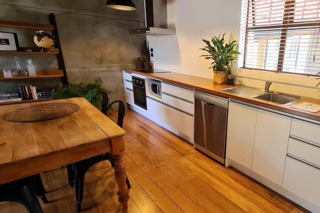Apartment 4 - Haddin Court - Chic Ny Loft Style ブレナム エクステリア 写真