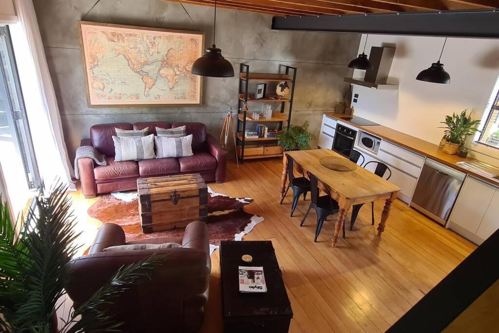 Apartment 4 - Haddin Court - Chic Ny Loft Style ブレナム エクステリア 写真